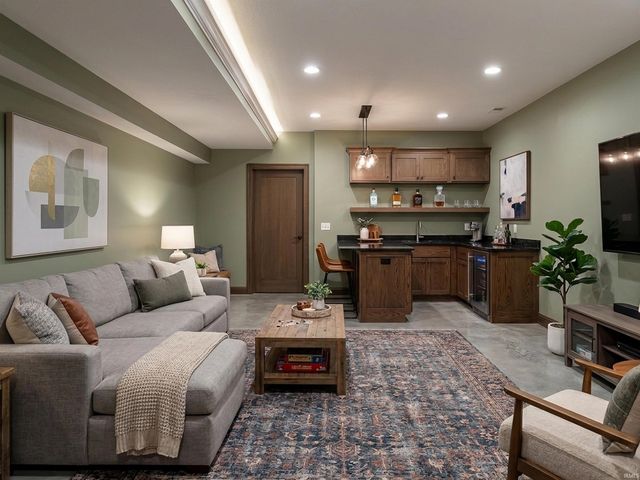 8693 Leonis Run, Leo, IN 46765