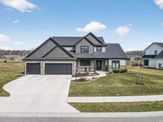 8693 Leonis Run, Leo, IN 46765