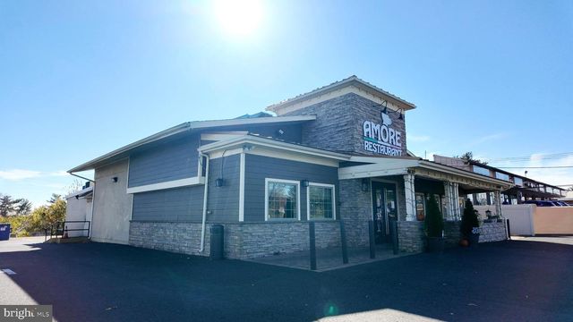 8630 NEW FALLS RD, Levittown, PA 19054