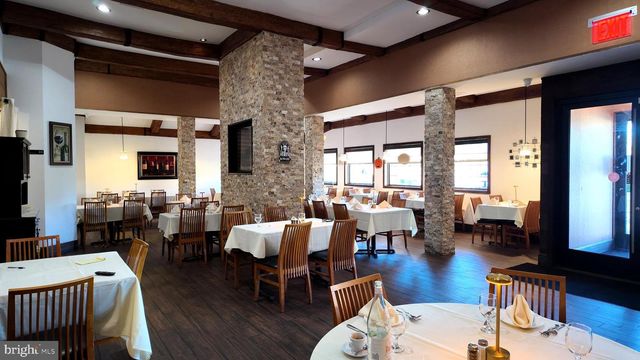 8630 NEW FALLS RD, Levittown, PA 19054