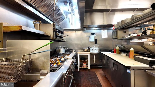 8630 NEW FALLS RD, Levittown, PA 19054