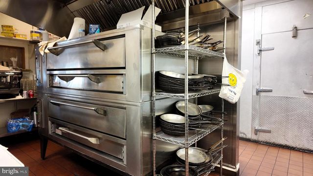 8630 NEW FALLS RD, Levittown, PA 19054