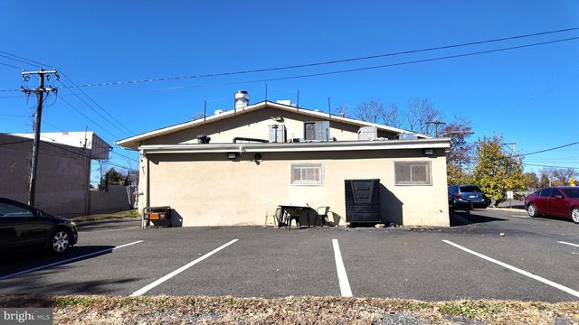 8630 NEW FALLS RD, Levittown, PA 19054