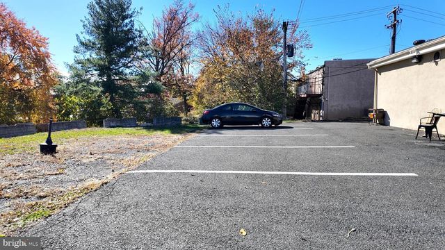 8630 NEW FALLS RD, Levittown, PA 19054