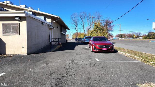 8630 NEW FALLS RD, Levittown, PA 19054