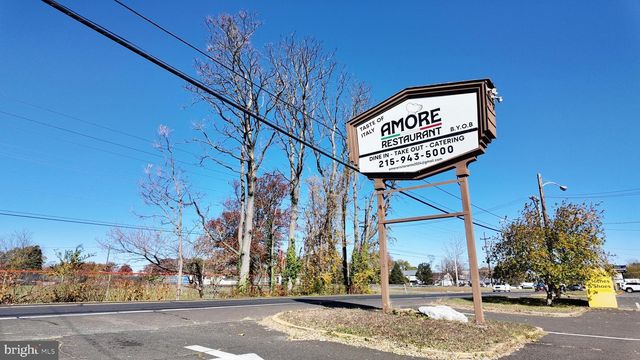 8630 NEW FALLS RD, Levittown, PA 19054