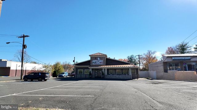 8630 NEW FALLS RD, Levittown, PA 19054