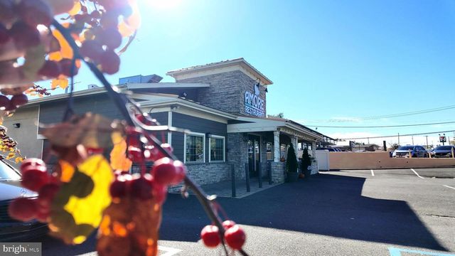 8630 NEW FALLS RD, Levittown, PA 19054