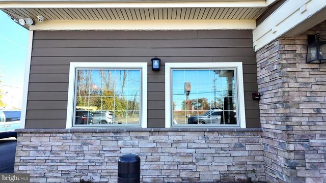 8630 NEW FALLS RD, Levittown, PA 19054