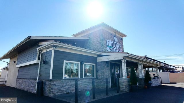 8630 NEW FALLS RD, Levittown, PA 19054