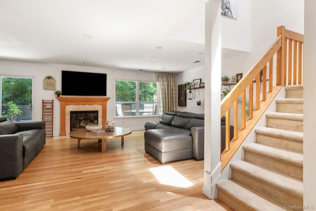 300 Pond View Lane, Smithtown, NY 11787