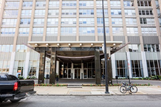 655 W Irving Park Road 1017, Chicago, IL 60613