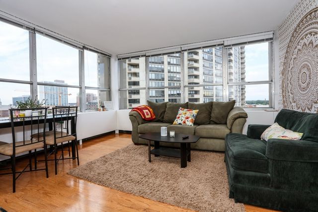 655 W Irving Park Road 1017, Chicago, IL 60613