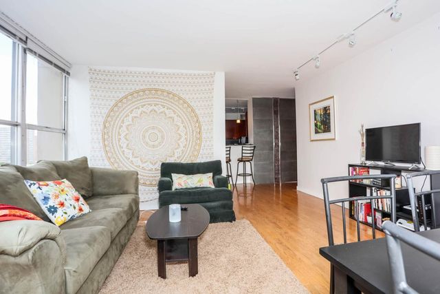 655 W Irving Park Road 1017, Chicago, IL 60613