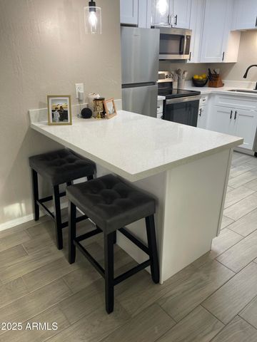 4901 S CALLE LOS CERROS Drive 206, Tempe, AZ 85282