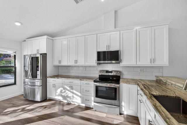 703 Saint Giles Court, Palm Beach Gardens, FL 33418