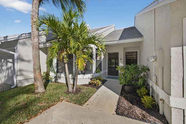 703 Saint Giles Court, Palm Beach Gardens, FL 33418