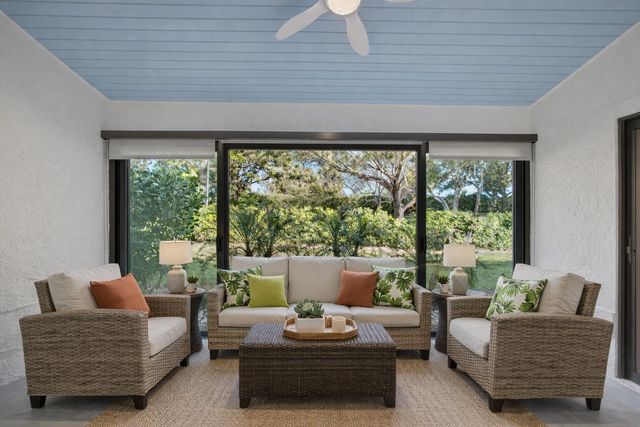 703 Saint Giles Court, Palm Beach Gardens, FL 33418