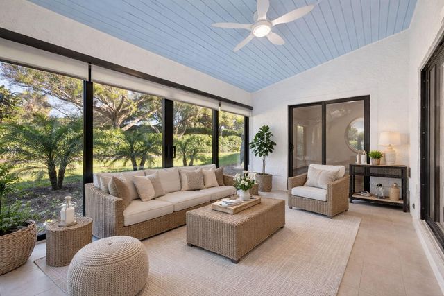 703 Saint Giles Court, Palm Beach Gardens, FL 33418