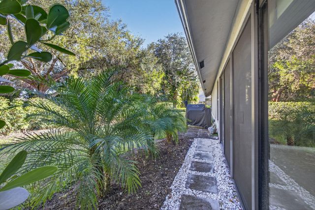 703 Saint Giles Court, Palm Beach Gardens, FL 33418