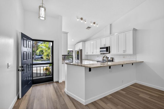 703 Saint Giles Court, Palm Beach Gardens, FL 33418