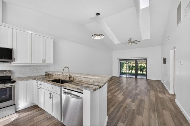 703 Saint Giles Court, Palm Beach Gardens, FL 33418