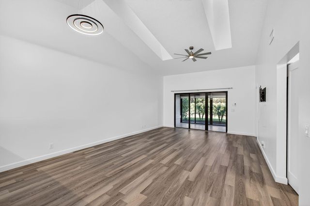 703 Saint Giles Court, Palm Beach Gardens, FL 33418