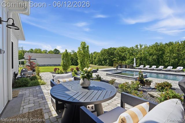 2853 7 Mile Road, South Lyon, MI 48178