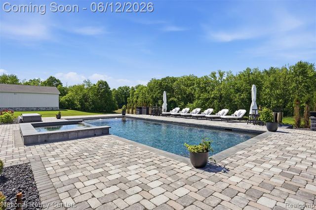 2853 7 Mile Road, South Lyon, MI 48178