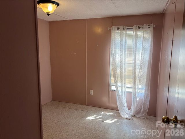 15 spring Street, Candler, NC 28715