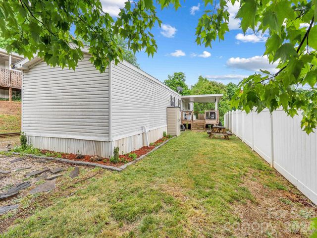 15 spring Street, Candler, NC 28715