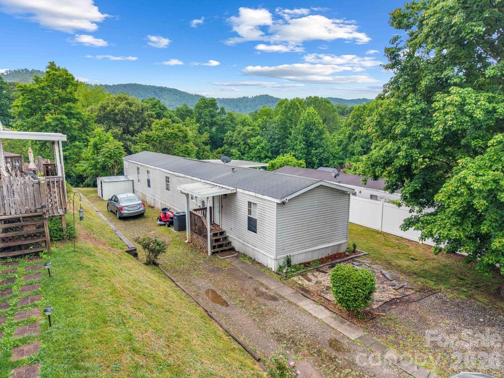 15 spring Street, Candler, NC 28715
