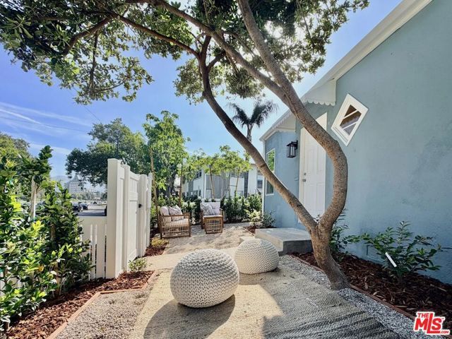 2924 W Riverside Drive, Burbank, CA 91505