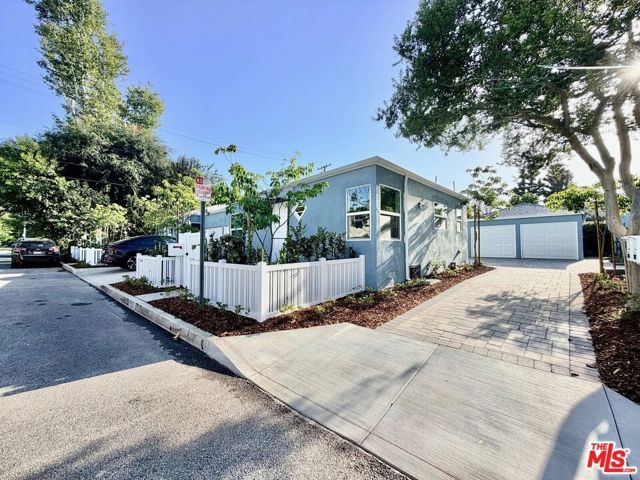 2924 W Riverside Drive, Burbank, CA 91505