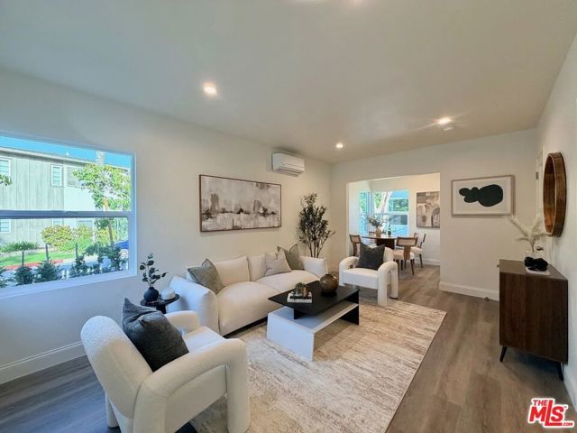 2924 W Riverside Drive, Burbank, CA 91505
