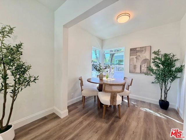 2924 W Riverside Drive, Burbank, CA 91505