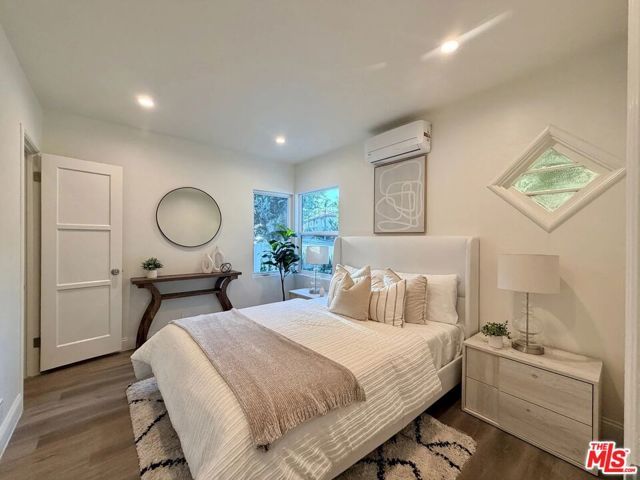 2924 W Riverside Drive, Burbank, CA 91505