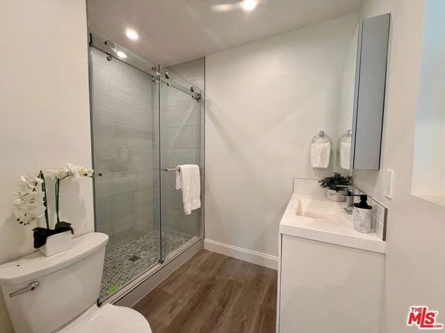 2924 W Riverside Drive, Burbank, CA 91505