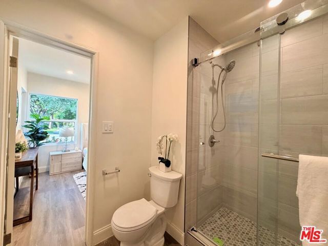 2924 W Riverside Drive, Burbank, CA 91505