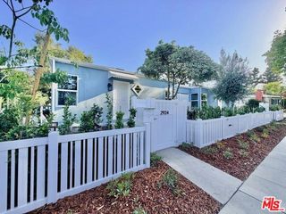 2924 W Riverside Drive, Burbank, CA 91505