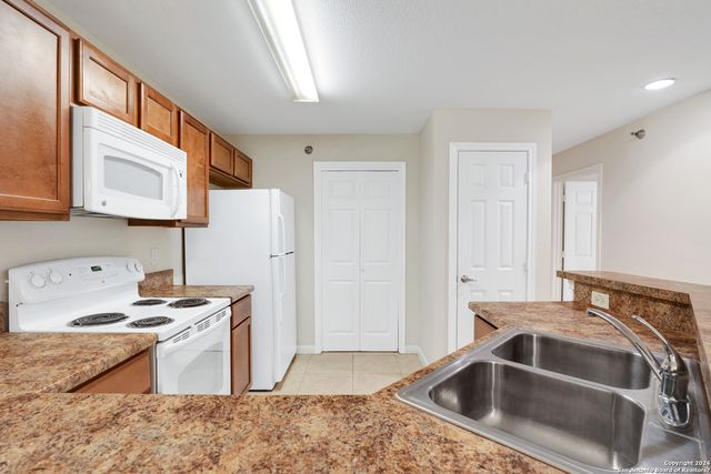 7323 Snowden Rd Apt 3306, San Antonio, TX 78240