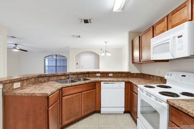 7323 Snowden Rd Apt 3306, San Antonio, TX 78240