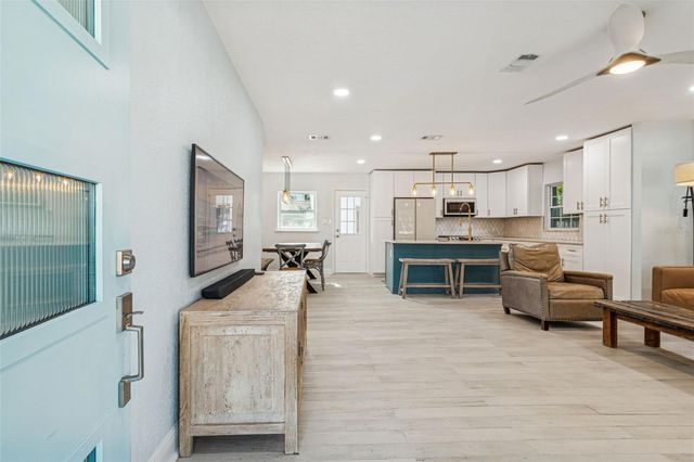 120 19TH AVENUE N, St Petersburg, FL 33704