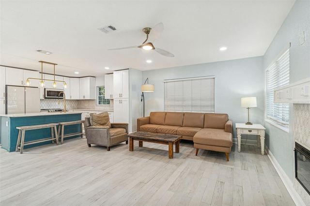 120 19TH AVENUE N, St Petersburg, FL 33704