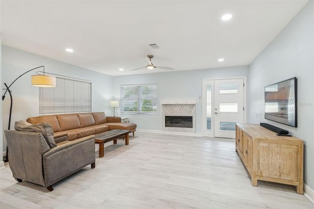 120 19TH AVENUE N, St Petersburg, FL 33704