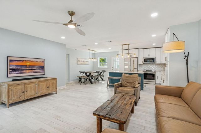 120 19TH AVENUE N, St Petersburg, FL 33704