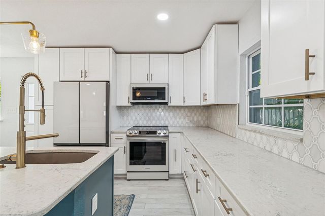 120 19TH AVENUE N, St Petersburg, FL 33704