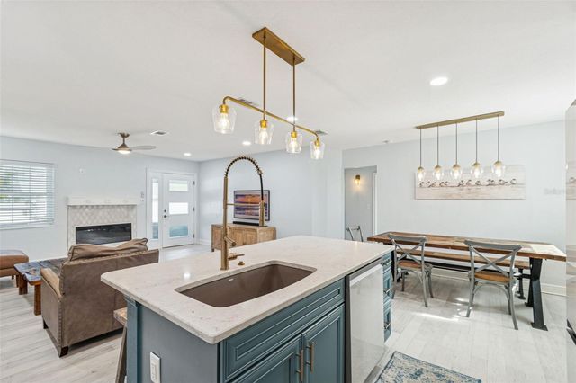 120 19TH AVENUE N, St Petersburg, FL 33704