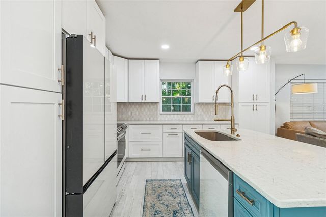 120 19TH AVENUE N, St Petersburg, FL 33704