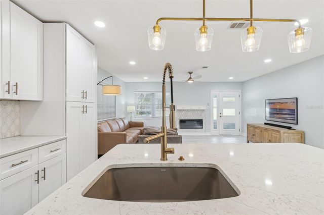 120 19TH AVENUE N, St Petersburg, FL 33704